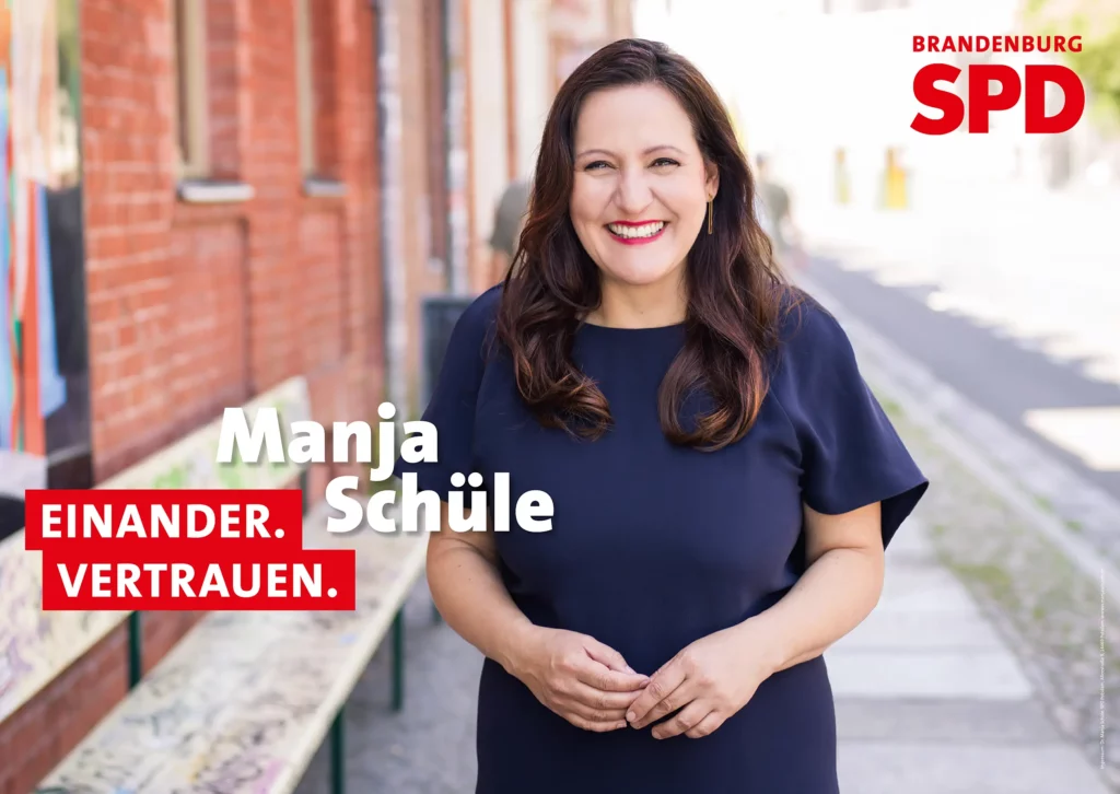 Wahlplakat für Manja Schüle, SPD, Landtagswahl 2024 in Brandenburg Fotografin: Karoline Wolf